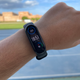 Imagen para el artículo titulado Le regalé a mi madre la pulsera de Xiaomi y ahora sale a caminar todos los días para hacer sus pasos